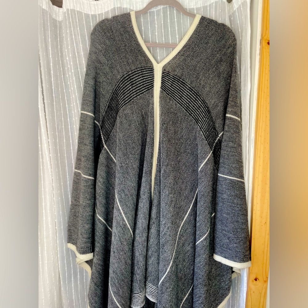 Wool/Alpaka Women’s Poncho Plus Size Like New